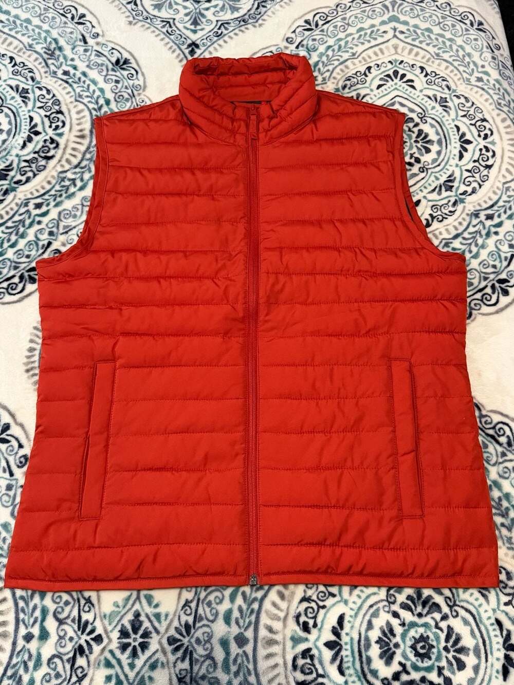 Gap Men’s Red Quilted Puffer Vest Size M Windproof Water Resistant